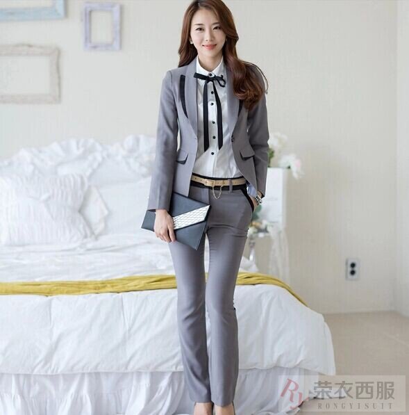 灰色西服如何搭配