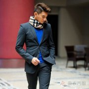 西服与围巾的几种搭配方法
